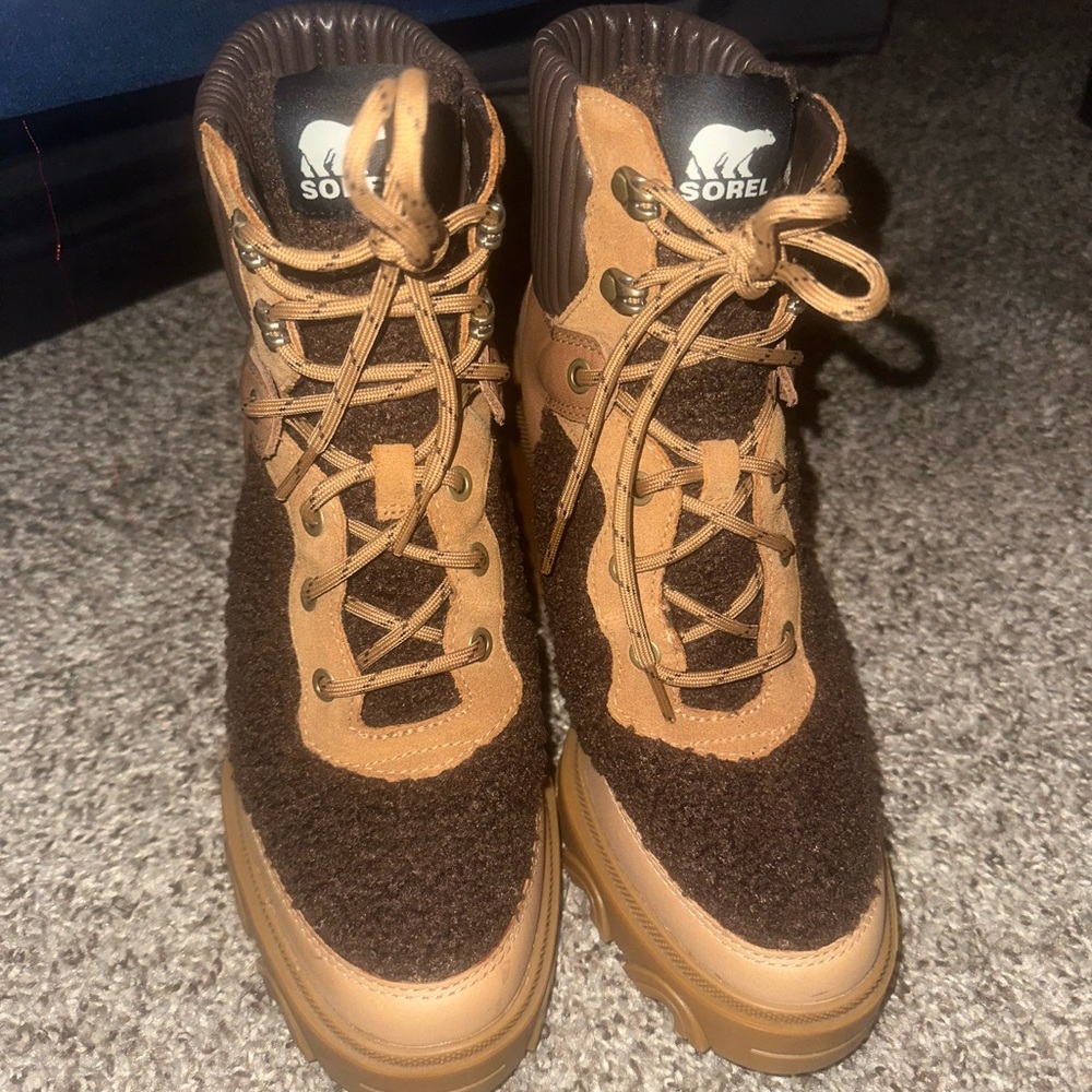 Sorel Two-Tone Brown Lace-Up Boots